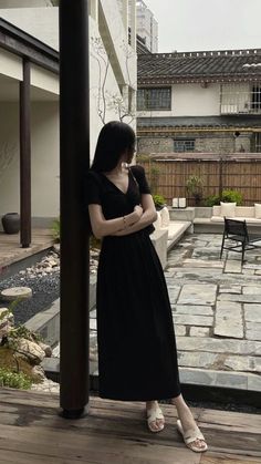 Korean Dresses Aesthetic, Short Black Dress Outfit Party, Rich People Outfits, Korean Ootd, Satin Sleeves, Casual Party Dress, Casual Party Dresses