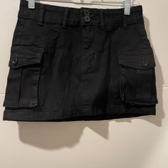 Cute Cargo Skirt. Black. Never Worn (Though Missing Tags). Sits Lower On The Hips (Low To Mid Rise Depending On Torso Length). Black Y2k Skirt, Black Cargo Skirt Outfit, Cargo Skirt Black, Black Cargo Mini Skirt, Black Cargo Skirt, Mtv Downtown, Cargo Skirt Outfit, Vegas Outfits, Festival Fits