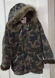 Diesel Womens Camo Sherpa Hood Zip Button Jacket Coat M 26” chest 30” back Urban Winter Outerwear With Button Closure, Winter Long Sleeve Parka With Buttons, Urban Camouflage Hooded Outerwear, Winter Outdoor Parka With Button Closure, Urban Camouflage Outerwear With Adjustable Hood, Winter Outdoor Hooded Jacket With Button Closure, Utility Hooded Outerwear With Buttons, Winter Utility Jacket With Buttons For Outdoor, Urban Camouflage Outerwear For Winter