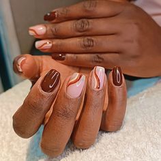 Choco Swirls Fall Short Nails Design, Gel Nails Autumn 2024, Fall Nail Designs With Lines, Fall Nails Shorties, Trendy Fall Nails Square, Cute Fall Nail Ideas Short, Short Fall Nail Inspo 2024, Autumn Swirl Nails, Natural Fall Nail Colors