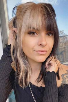 Color Block Bob With Bangs, Two Tone Hair Color Ideas Underneath, Hair Color With Bangs Ideas, Hair Color For Frizzy Hair, Hair Color Ideas Split Dye Short Hair, Simple Floral Sleeve Tattoo, Two Toned Hair Bangs, Trendy Hair Color Ideas 2023, Two Tone Hair With Bangs