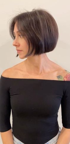 Textured Bob Haircut, Chin Bob, Detangling Spray, Best Bob Haircuts, Textured Haircut, Textured Bob, Chin Length Hair, Hair Things, Short Hair Trends