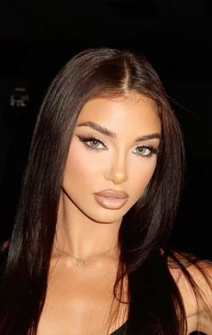 Make Up Looks Glamour, Make Up On Asian Eyes, Bombshell Eye Makeup, Makeup For White Outfit, 90s Model Makeup, Brunette Makeup Looks, Uk Baddie Makeup, Date Makeup Looks, Mascara Makeup Look