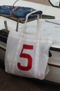 Recycled Sailcloth Totebagupcycled Shoulder Bagsailcloth - Etsy Spain Sail Colored Rectangular Travel Bag, Upcycled Tote Bag For Beach, Upcycled Beach Tote Bag, Eco-friendly Upcycled Beach Bags, Rectangular Sail-colored Beach Bag, White Rectangular Upcycled Bag, Sailor Bags, Cloth Handbag, Personalized Beach Bags