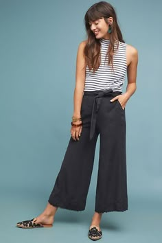 Formal Pants Women, Wide Leg Pants Outfit, Wide Legged Pants, Looks Jeans, Leg Pants Outfit, Pants Women Fashion, Fashion Bottoms, 가을 패션