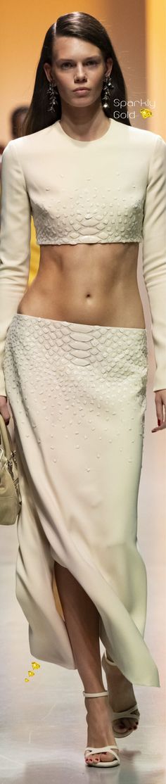 #GeorgesHobeika #Spring2025 #Collection2025 #Runway #SparklyGold #HauteCouture #Fashion Crop Tops