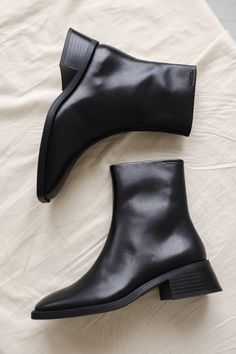 SHOES | PIPE AND ROW Black Classic Boots, Square Boots, Square Toe Boots, Mens Outfit Inspiration, Toe Boots, Classic Boots, Classy And Fabulous, Girls Boots, Boots Men