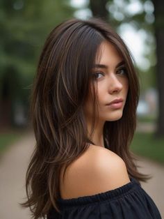 Haircuts Women Medium Length, Layered Hair With Highlights Brunettes, Piecey Layers Long, Medium Long Haircut With Layers, Long Brunette Hair With Layers, 2024 Hair Trends, Rambut Brunette, Brown Hair Inspo, Brunette Hair With Highlights