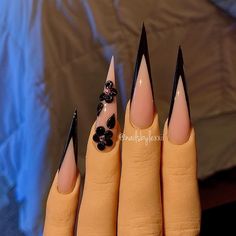 Nail Art Inspo, Black Stiletto Nails, Nagellack Trends, Pointy Nails, Nails Design With Rhinestones