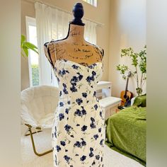 Reformation Kourtney Dress, Blueberry, Size 6. 99% New, Only Worn Once, Discontinued Blueberry Print Blueberry Dress, Blueberry Print, Fashion Sketches Dresses, Sketches Dresses, Reformation Dress, Reformation Dresses, Fashion Sketches, Color Blue, Midi Dress