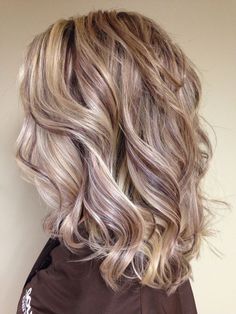 Multidimensional Subtle Hair, Blonde Bob With Color Underneath, Dimensional Blonde Hair Color Ideas, Platinum Blonde With Red Lowlights, Autumn Hair Color Blonde Balayage, Sandy Blonde Hair With Lowlights, Summer Hair For Blondes, Autumn Hair Color Blonde Highlights, Purple Lowlights In Blonde Hair