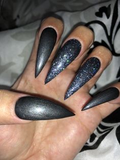 Dark grey with glitter #stilettonails Dark Gray Nails With Glitter, Gray Stiletto Nails, Gray Nails With Glitter, Dark Gray Nails, Dark Grey Nails, Grey Nails, Nails With Glitter, Nails Stiletto, Cute Nail Art Designs