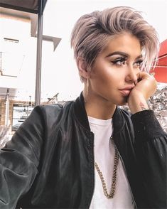 Messy Haircut, Edgy Pixie Cuts, Edgy Pixie, Latest Short Hairstyles, Penteado Cabelo Curto, Pixie Haircuts, Trendy Haircuts, Short Pixie Cut