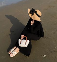 Outfit For Beach Hijab, Couples Beach Photography, Stylish Outfits Casual