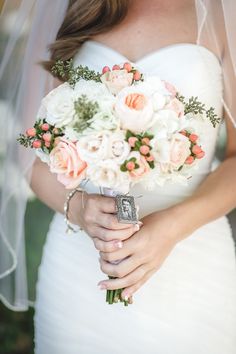 a woman holding a bouquet of flowers in her hand and the caption reads, bridalunings com