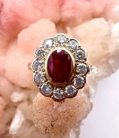 Noble entourage ring with ruby & diamonds in 750 yellow gold, around 1930 France Description This ring is designed as a classic entourage ring, with 12 diamonds surrounding a beautiful bright red ruby like the petals of a precious flower. Such designs have long been known in jewelry history and are called entourage rings, from the French "entourage" for accompaniment, entourage. Rings with a larger center stone surrounded by diamonds first became fashionable around 1600 - and have been an integr Luxury Classic Oval Ruby Ring, Luxury Oval Ruby Ring With Filigree, Ruby Vintage Engagement Ring, Ruby Stone Ring Design Gold, Ruby And Diamond Engagement Ring, Tourmaline Ring Engagement, Ruby Jewelry Ring, Ruby Gold Ring, Vintage Ruby Ring