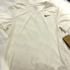 Nwt White Unisex Nike Dry Fit Sports Tee. Perfect For Tennis. Nike White Sports Top, Nike White Tops For Gym, White Nike Tops For Gym, Nike Go-dry Tops For Light Sports, Basic White Moisture-wicking Top, Nike White Tops For Light Sports, Nike White Top For Light Sports, White Nike T-shirt For Workout, Nike White Workout T-shirt