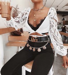 Sport Look, Lace Sleeve Blouse, Grunge Style, Crop Blouse, Fashion 2020, Lace Sleeves, Classy Outfits, White Lace