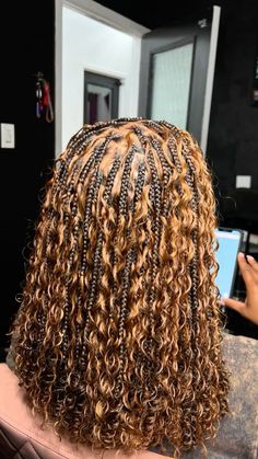 @itssaintlaurennn Boho Braids Highlights, Medium Length Braided Hairstyles, Short Blonde Braids, Medium Length Braids, Black Knotless Braids, Medium Braids, Braiding Hair Colors, Short Box Braids Hairstyles, Twisted Hair