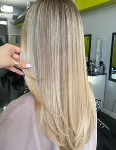 Layered Hair Styling, Long Length Haircuts, Trendy Layered Hairstyles, V Cut Hair, Haircuts Women, Ice Blonde Hair, The Right Hairstyles, Straight Layered Hair