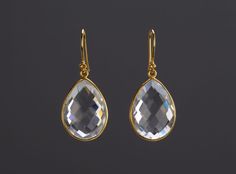 A pair of large natural quartz set in sterling silver bezel: 1. Stone : clear quartz (natural gemstone) 2. Stone size:       pear 25 x 20 mm       heart 20 x 20 mm 3. earring total length ~36 mm or 40 mm 4. bezel material: gold plated 5. earring hook: gold plated 6. if sending as a gift, a personalized jewelry note card can be included Earrings in other colors are available. Please browse my other earring listings or send you inquiry. Clear Teardrop Jewelry With Matching Earrings, Elegant Handmade Teardrop Crystal Earrings, Formal Clear Teardrop Earrings, Elegant Faceted Teardrop Earrings, Elegant Teardrop Clear Earrings, Elegant Clear Drop Crystal Earrings, Elegant Clear Teardrop Crystal Earrings, Elegant Clear Teardrop Earrings, Teardrop Jewelry With Si Clarity For Formal Occasions