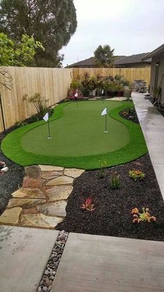 Arizona-inspired low-water Backyard Ideas On A Budget:  A landscape with a golf course backyard design    #backyardLandscaping #backyardLandscapingIdeas #landscaping #cheapLandscapingIdeas #landscape #xeriscaping #xeriscape #lowWater #desertLandscaping Small Backyard Golf Ideas, Golf Green Backyard Diy, Backyard Putt Green, Backyard Putt Putt, Golf Backyard, Arizona Backyard Landscaping, Backyard Golf, Grass Backyard, Arizona Backyard