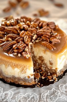 Pecan Praline Topping For Cheesecake, Praline Pumpkin Cheesecake, Pecan Praline Cheesecake Recipe, Pecan Praline Cheesecake, Praline Cheesecake, Praline Sauce, Pecan Praline, Pecan Cheesecake, Cheesecake Toppings