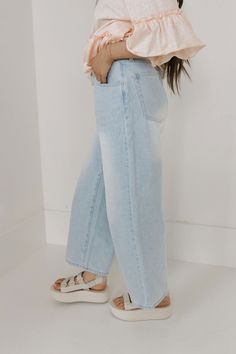 Get ready to chill out in style with our Camber Denim-Ice! These wide leg, relaxed fit jeans feature a high waist for a flattering fit. With convenient front and back pockets, you'll have plenty of room for your essentials. The light wash adds a cool and casual touch. Time to add some chill to your wardrobe! *Wide leg* Material Content: 92% Cotton // 8% Polyester Material Pattern: Light wash Czarina is 5’2” and wearing a small Model Measurements: Czarina: Height: 5’2” // Chest: 32” // Waist: 25” Perfect Denim, Mom Dress, Relaxed Fit Jeans, Knee Length Dresses, Scrunchie Hairstyles, Long Blouse, Sweater Blouse, Overall Shorts, Model Measurements