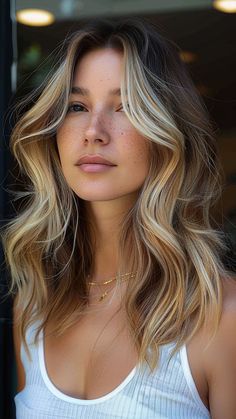 30 Stunning Blonde Hair Color Ideas for the Modern Era Blond Framing Face Highlights, Blonde Highlights Only Around Face, Balayage Hair Blonde Front Face Framing, Curtain Bangs Face Framing Highlights, Brunette Blond Money Piece, Brunette Blonde Face Framing, Blonde Highlights Framing Face, Face Framing Partial Highlights, Golden Money Piece Hair