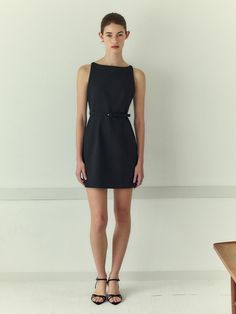 This elegant sleeveless dress showcases a refined design with its structured fit and minimalist style. It features a square neckline that lends a modern edge, complemented by precise darting at the bust and waist to enhance the silhouette. A slim, detachable belt with a subtle buckle accentuates the waist, offering a tailored look. The dress is secured with a concealed zipper at the back, ensuring a sleek and uninterrupted profile.- The square neckline and structured darts create a sophisticated and contemporary appearance, suitable for professional and formal settings.- The inclusion of a detachable belt allows for versatility in styling, providing an option to either emphasize the waist or opt for a more streamlined silhouette without the belt.- Its solid color and classic design make it Classic Mini Dress With Straight Neckline For Evening, Classic Evening Mini Dress With Straight Neckline, Formal Sleeveless Dress With Straight Neckline For Spring, Elegant Sleeveless Dress With Straight Neckline For Formal Occasions, Modern Mini Dress For Work, Chic Structured Dress With Boning, Elegant Sleeveless Mini Dress For Work, Sleek Sleeveless Mini Dress For Formal Occasions, Sleek Sleeveless Mini Dress For Formal Events