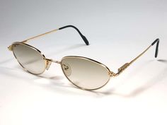 For Sale on 1stDibs - New Tiffany gold plated cat eyes frame. Spotless brown gradient lenses. Made in Italy. Produced and design in 1990's. This item may show minor sign of Gold Oval Sunglasses With Mirrored Lenses, Gold Oval Sunglasses With Gradient Lenses, Vintage Gold Sunglasses With Gradient Lenses, Vintage Oval Sunglasses For Formal Occasions, Gold Oval Sunglasses For Formal Occasions, Formal Gold Oval Sunglasses, Vintage Gold Sunglasses For Formal Occasion, 1960s Sunglasses, 1970s Sunglasses