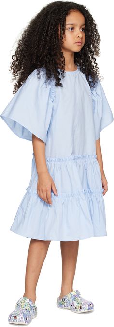 GOTS-certified organic cotton poplin dress. Gathering and ruffles throughout. · Tiered construction · Crewneck · Zip closure at back · Machine-wash Supplier color: Windy Model measures 48 / 122 cm tall and wears size 122/128. Molo Size: child's height 86/92: 34-36 / 86-92 cm 92/98: 36-38.5 / 92-98 cm 98/104: 38.5-41 / 98-104 cm 110/116: 43.5-45.5 / 110-116 cm 116/122: 45.5-48 / 116-122 cm 122/128: 48-50.5 / 122-128 cm 134/140: 53-55 / 134-140 cm 146/152: 55-60 / 146-152 cm 158/164: 67-69.5 / 158