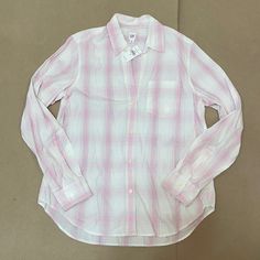 Nwt Gap Women’s Button Down Shirt Medium With Front Pocket 100% Cotton Doesn’t Button Up The Way Up. Button Stop At The Middle Of The Chest Pocket. Cheap Gap Button-up Shirt, Button Up Shirt Womens, Silk Shirt Dress, Big Shirt, Flannel Tops, Gap Women, Boyfriend Shirt, Gap Denim, Button Front Shirt