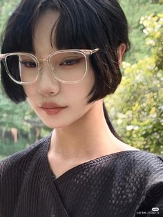 Glasses Inspiration, Aesthetic People, Natural Makeup Looks, Makeup Routine, Aesthetic Girl, Celebrities Female, Best Makeup Products, Natural Makeup