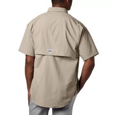 FISH EASY Designed specifically for anglers, this lightweight, Relaxed Fit, nylon shirt dries fast, keeps you cool, and protects against UV rays. COOLING Mesh-lined back vents let in and out a cooling breeze—perfect in hot, humid weather. PERFORMANCE DETAILS A rod holder provides hands-free convenience, and four chest pockets help store your small essentials. Omni-Shade UPF 50 provides maximum protection for long hours in the sun Hidden vents at shoulders add bonus breathability Quick dry Relaxe Gulf Stream, Humid Weather, Sun Shirt, Rod Holder, Mens Short Sleeve Shirt, Country Outfits, Columbia Sportswear, Fishing Shirts, Keep Your Cool