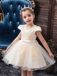 Ball Gown Tulle Short Sleeve V Neck Wedding Party Flower Girl Dresses Elegant V-neck Pageant Dress, Elegant Spring Ball Gown For First Communion, V-neck Pageant Dresses For Prom Season, Ball Gown Short, Flower Girl Dresses Vintage, Boho Flower Girl, Neck Flower, Cheap Flower Girl Dresses, Ivory Flower Girl