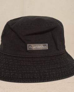 Logo bucket hat by Acne Studios in black. Cotton twill buckert hat with a characteristic washed finish. Detailed by transparent Acne Studios rubber logo patch at the face. 100% Cotton.Made in China. Bucket Hat Black, Acne Shop, Black Logo, Black Cotton, Cotton Twill, Patch Logo, Made In China, The Face, Special Events