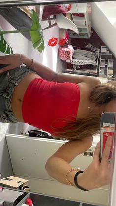 Ootd Picture Ideas Mirror, Tube Top And Baggy Jeans, Red Strapless Top Outfit, Tube Top With Jeans Outfit, Red Crop Top Outfit Aesthetic, Red Crop Top Outfit Jeans, Outfit Without Face, Outfits With Red Top, Tube Top Summer Outfits