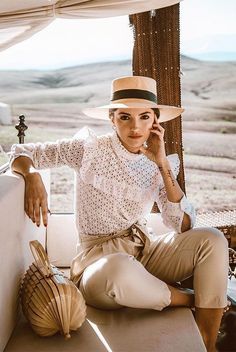 Alexandra Pereira, White Lace Blouse, Photography Vintage, Fashion Blogger Style, Wearing A Hat, Fall Weather, Mode Inspo, Fall Fashion Trends