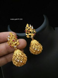 New Model Ear Rings, Gold Kammal Design, Ear Rings Buttalu, Small Jhumki Earrings Gold, Ear Rings For Women In Gold, Gold Earrings Designs New Model, Earings Design Modern, Gold Earrings Designs For Wedding