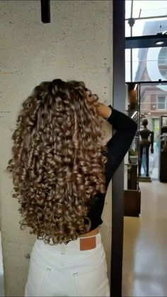 Hair Goal, Curly Hair Care Routine, Curly Hair Photos, Long Curls, Hair Stylies, Curly Hair Care, Curly Hair Tips, Hair Stuff