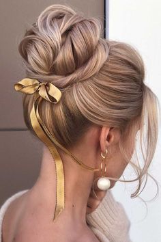 Step-by-Step Tutorial: Create a Stunning Braided Bun Hairstyle High Bun Wedding Hairstyles, High Updo, Wedding Hairstyles Bride, Peinados Fáciles Para Cabello Corto, Favorite Hairstyles, Homecoming Hairstyles, Bride Hairstyles, Bridesmaid Hair