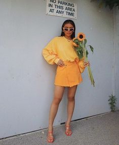 Yellow Monochromatic Outfit, Orange Monochrome Outfit, Monochromatic Outfit Street Style, Monochrome Outfit Aesthetic, Monochromatic Outfit Aesthetic, Monochromatic Photoshoot, Orange Monochrome, Monochromatic Outfit