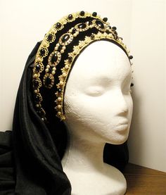 Renaissance French Hood Tudor Headpiece Renaissance by DRAGONPIPES Medieval Hats, Dress Medieval, Tudor Dress, Tudor Fashion, Gown Gold, Medieval Costume, Tudor Style, Medieval Dress, Historical Costume