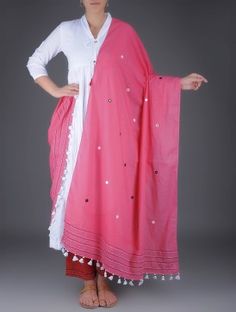 Dupatta Designs Ideas, Mirror Work Dupatta, Dance Class Outfit, Peach Mirror, Dupatta Designs, Cotton Dress Pattern, Dupatta Design, Keep Me Stylish, Kurta Cotton