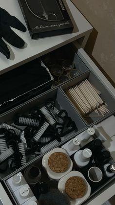 Nail tech aesthetic drawer Nail Desk Aesthetic, Nail Room Inspo Aesthetic, Black Nail Tech Aesthetic, Nail Tech Room Decor, Nails Tech Aesthetic, Nail Tech Aesthetic Vision Board, Nail Room Aesthetic, Nail Tech Posts, Nailtech Aesthetic