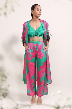 Pink, green cape with floral print and gathered hem. Paired with V neck solid bustier and flared pant.
Components: 3
Pattern: Printed
Type Of Work: Floral
Neckline: Cape: Open, Bustier: Sweetheart neck
Sleeve Type: Cape: Half sleeves, Bustier: Sleeveless
Fabric: Silk
Color: Pink,Green
Other Details: 
Length:
Cape: 43 inches
Corset: 14.5 inches
Pant: 40 inches
Occasion: Party - Aza Fashions Floral Cape, Green Cape, Sharara Set, Pink Pants, Silk Organza, Fabric Silk, Co Ord Set, Green Silk, Sweetheart Neck