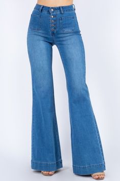 High Waisted Bell Bottoms, Bell Bottom Jeans Outfit, Shirt Tucked In, Bottom Jeans, Outfit Jeans, Bell Bottom Pants, Bell Bottom, Short En Jean, Pants Outfit