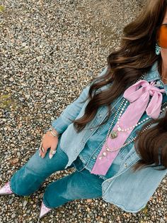 Rodeo Girlfriend Outfits, Cute Western Work Outfits, Western Nfr Fashion, Western Work Attire, Rich Western Outfits, Funky Western Outfit, Western Fashion Outfits Casual, Western Jewelry Outfit, 2024 Nfr Outfits