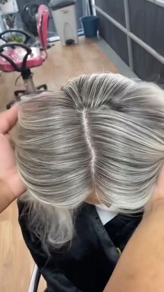 Highlights Blonde Hair, Split Dyed Hair, Perfect Hair Color, Gray Hair Highlights, Brown Hair Balayage, Blonde Hair With Highlights, Hair Stylies, Haircut Hairstyle